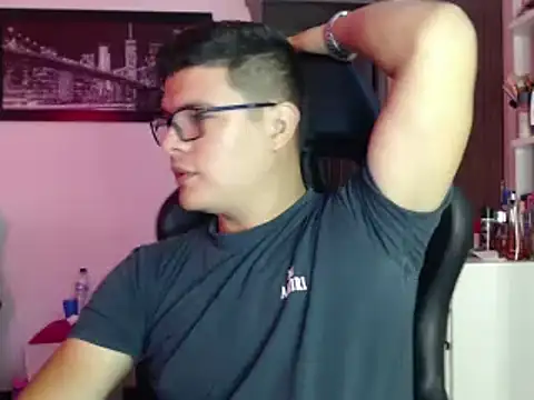 Snapshot of Plug_Control chatting on February 25, 2025, 3:53 pm Plug Control online show from February 25, 2025, 3:53 pm