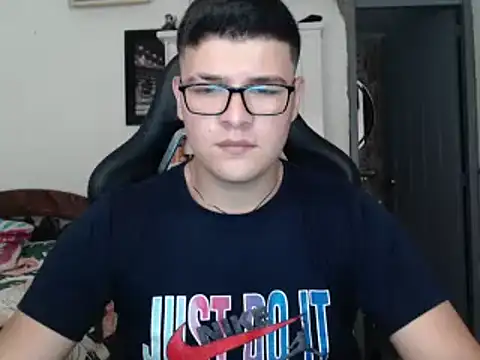 Snapshot of Plug_Control chatting on March 21, 2025, 9:12 pm Plug Control online show from March 21, 2025, 9:12 pm