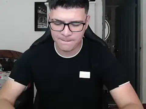 Snapshot of Plug_Control chatting on March 21, 2025, 1:56 pm Plug Control online show from March 21, 2025, 1:56 pm