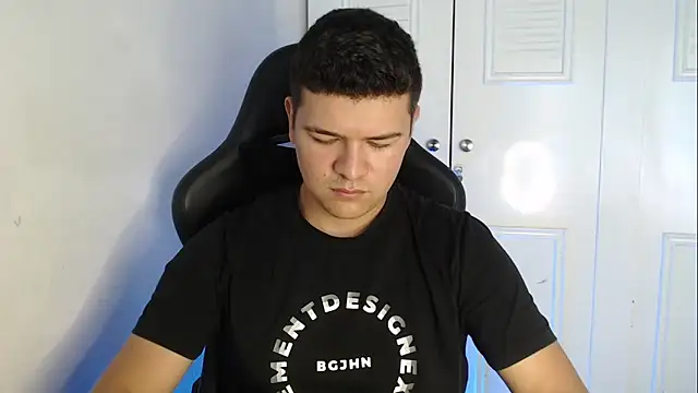 Snapshot of Plug_Control chatting on September 13, 2025, 7:25 pm Plug Control online show from September 13, 2025, 7:25 pm