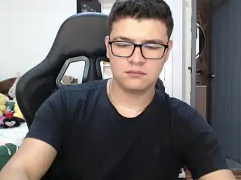 Snapshot of Plug_Control chatting on March 18, 2025, 4:39 pm Plug Control online show from March 18, 2025, 4:39 pm