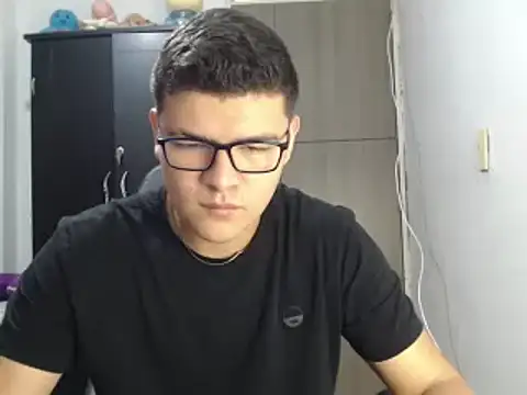 Snapshot of Plug_Control chatting on February 28, 2025, 2:31 pm Plug Control online show from February 28, 2025, 2:31 pm