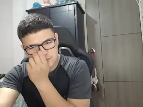 Snapshot of Plug_Control chatting on March 5, 2025, 8:53 pm Plug Control online show from March 5, 2025, 8:53 pm