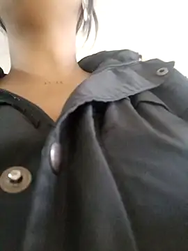 lia mariana online show from March 21, 2026, 4:57 am