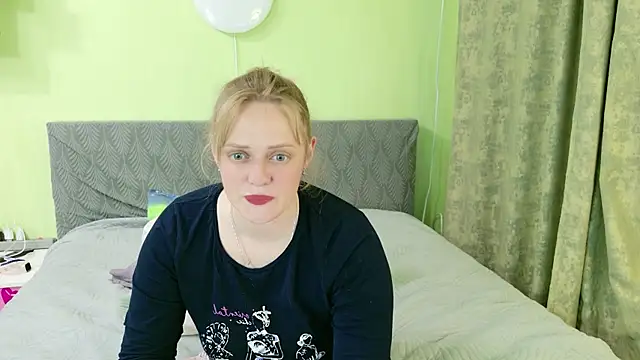 Snapshot of Kira_Miler chatting on May 22, 2026, 11:41 am Kira Miler online show from May 22, 2026, 11:41 am