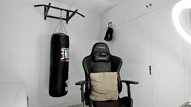 dan01  online show from November 28, 2025, 2:06 pm