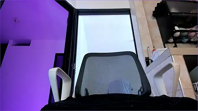 Snapshot of CandyLatinHott chatting on March 8, 2026, 6:33 pm CandyLatinHott online show from March 8, 2026, 6:33 pm