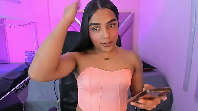 Snapshot of CandyLatinHott chatting on February 5, 2026, 4:30 am CandyLatinHott online show from February 5, 2026, 4:30 am