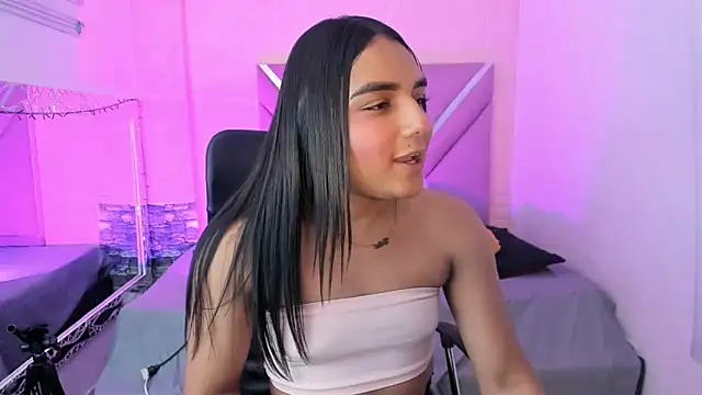 Snapshot of CandyLatinHott chatting on February 11, 2026, 6:46 am CandyLatinHott online show from February 11, 2026, 6:46 am