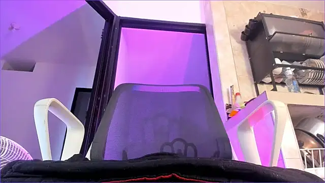 Snapshot of CandyLatinHott chatting on March 16, 2026, 5:44 am CandyLatinHott online show from March 16, 2026, 5:44 am