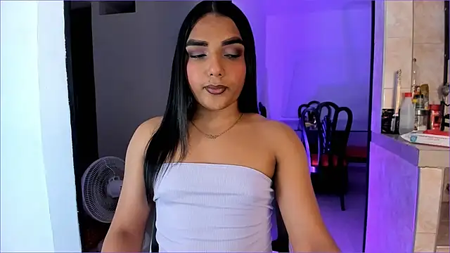 Snapshot of CandyLatinHott chatting on March 6, 2026, 2:17 am CandyLatinHott online show from March 6, 2026, 2:17 am