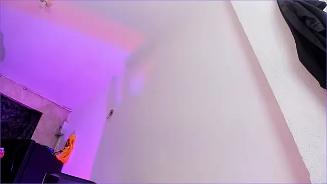 Snapshot of CandyLatinHott chatting on April 9, 2026, 12:23 am CandyLatinHott online show from April 9, 2026, 12:23 am