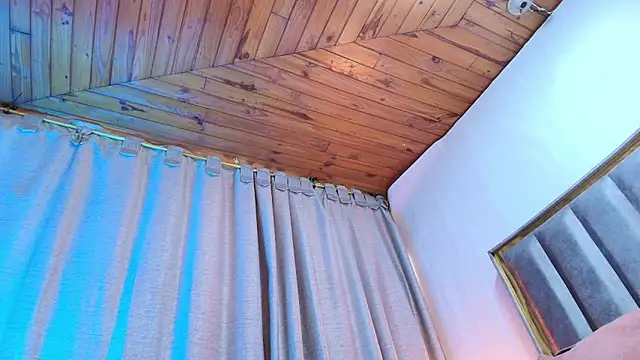 Eda Bonne online show from April 13, 2026, 11:25 am