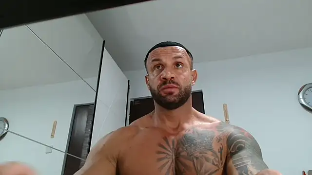 Snapshot of Magnificmuscles89 chatting on April 15, 2026, 10:54 am Magnificmuscles89 online show from April 15, 2026, 10:54 am