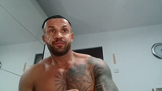 Snapshot of Magnificmuscles89 chatting on April 10, 2026, 10:28 pm Magnificmuscles89 online show from April 10, 2026, 10:28 pm