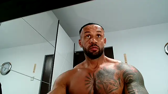 Magnificmuscles89 online show from November 10, 2025, 3:28 pm