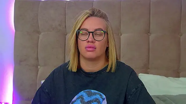 MariaNeumann online show from November 19, 2025, 6:24 am