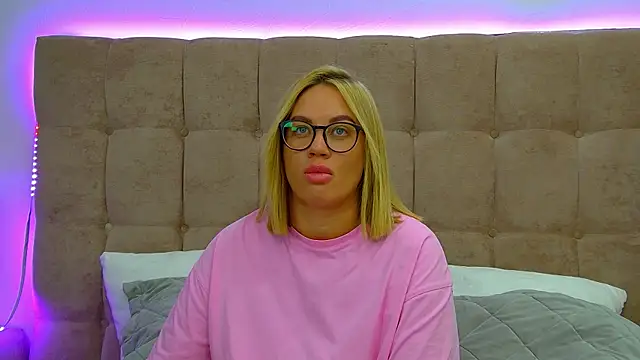 MariaNeumann online show from November 12, 2025, 6:17 am