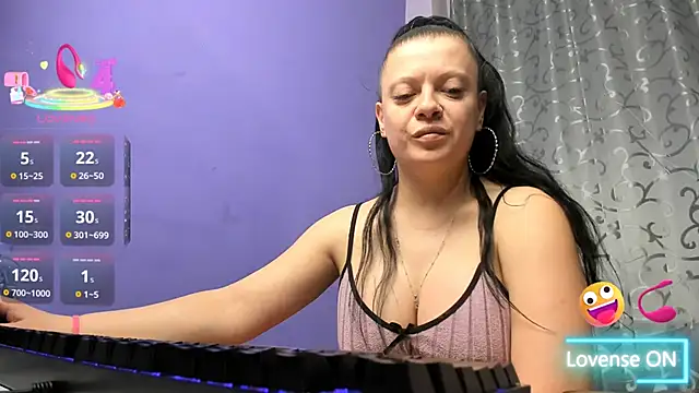 AdriannaLily online show from May 8, 2026, 4:33 pm