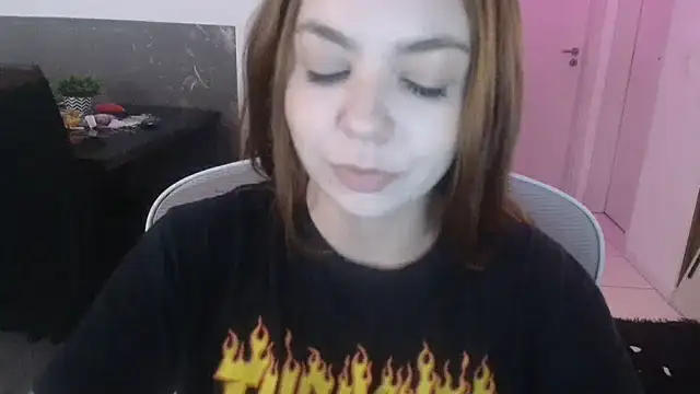 Snapshot of HotRuiva chatting on October 12, 2025, 9:49 pm HotRuiva online show from October 12, 2025, 9:49 pm