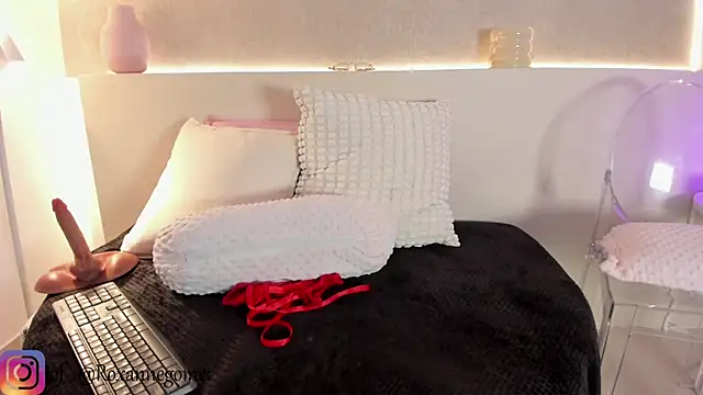 roxannegomez online show from March 28, 2026, 12:39 pm