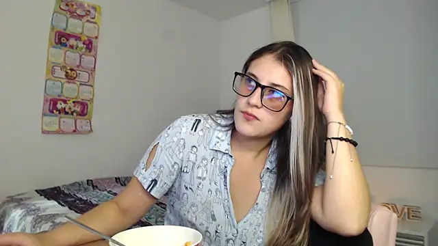 Giia paiige18 online show from March 20, 2025, 8:31 am