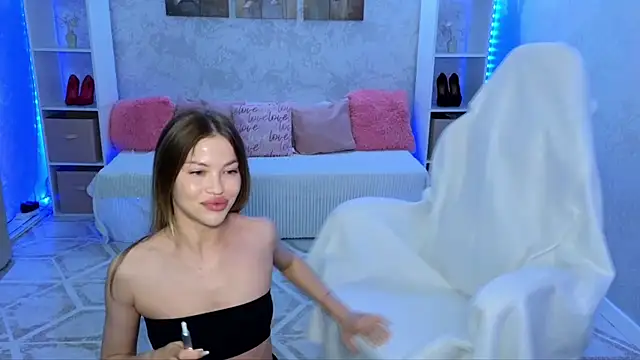 EmmyMills online show from June 25, 2026, 11:32 pm