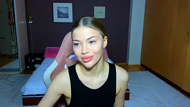 EmmyMills online show from February 2, 2025, 11:21 pm