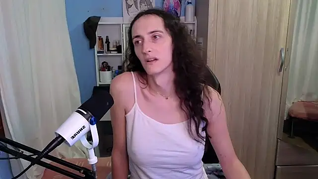 MemiKouki online show from November 20, 2025, 5:35 pm