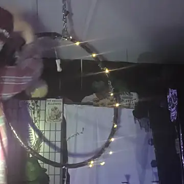 Snapshot of Avaivory chatting on October 19, 2025, 10:40 am Avaivory online show from October 19, 2025, 10:40 am