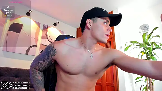 Snapshot of _joansoto chatting on October 9, 2025, 3:01 pm joansoto online show from October 9, 2025, 3:01 pm