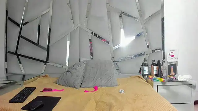 Catherinee69 x online show from September 9, 2025, 3:05 am