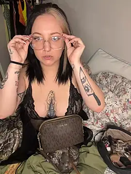 Snapshot of BunnyWilde chatting on February 25, 2025, 12:03 am BunnyWilde online show from February 25, 2025, 12:03 am