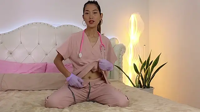 iwantbee online show from June 12, 2026, 1:25 am