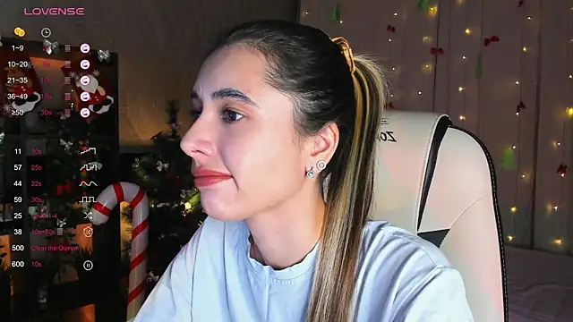 DarlaLike online show from December 19, 2025, 3:54 am