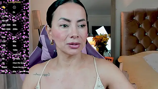 veronika naughty online show from November 10, 2025, 2:55 pm