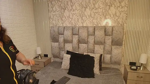 charlotte  G online show from September 11, 2025, 10:15 am