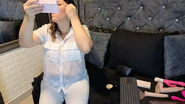 charlotte  G online show from March 19, 2026, 10:48 am