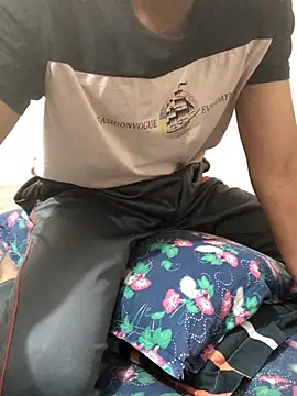 Snapshot of Zeuhorny chatting on March 22, 2025, 8:04 pm Zeuhorny online show from March 22, 2025, 8:04 pm