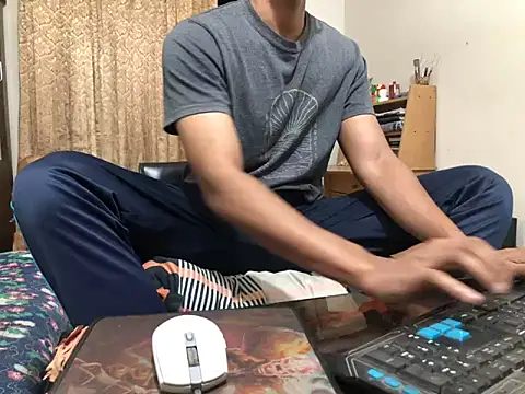 Snapshot of Zeuhorny chatting on December 5, 2024, 6:49 pm Zeuhorny online show from December 5, 2024, 6:49 pm