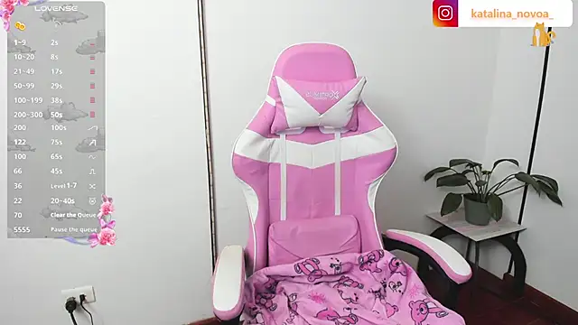 Katalina novoa online show from July 30, 2026, 2:10 am