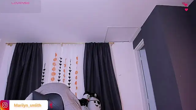 MarilynSmIith online show from October 21, 2025, 11:42 am