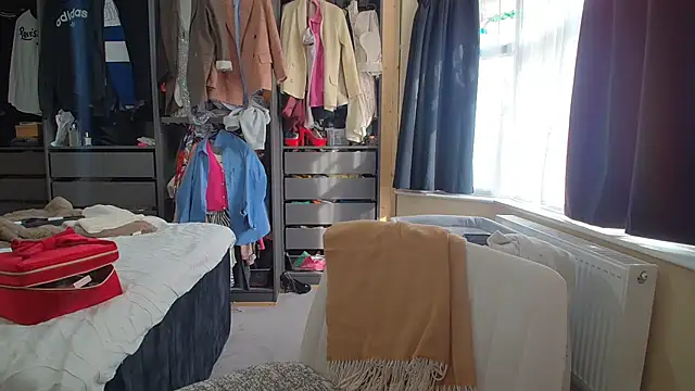 Bustyjessicalouu online show from October 18, 2025, 11:12 am