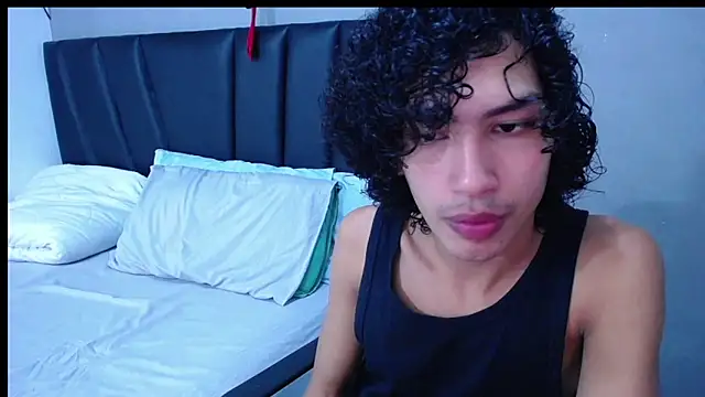 Tayronx33 online show from November 3, 2025, 5:49 pm