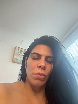 valecruz903 online show from November 13, 2025, 4:44 pm