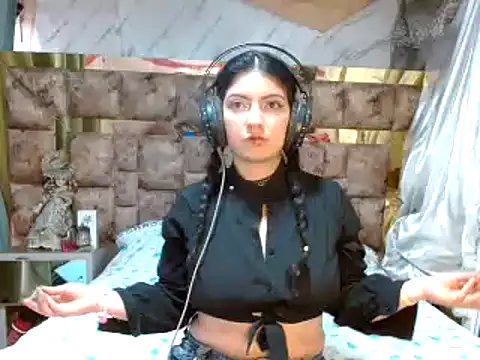 isabela-saenz online show from December 29, 2024, 8:58 pm