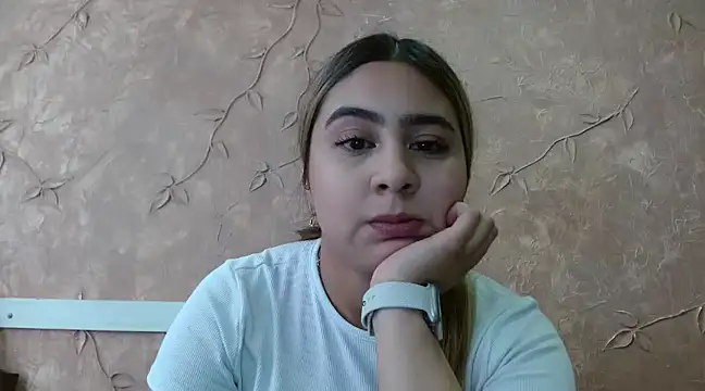 Miabonnett  online show from March 14, 2025, 6:18 pm