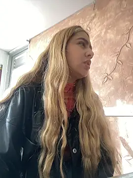 Miabonnett  online show from November 7, 2025, 12:10 pm