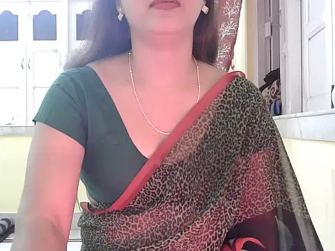 Model-Tanya online show from November 21, 2025, 3:55 pm