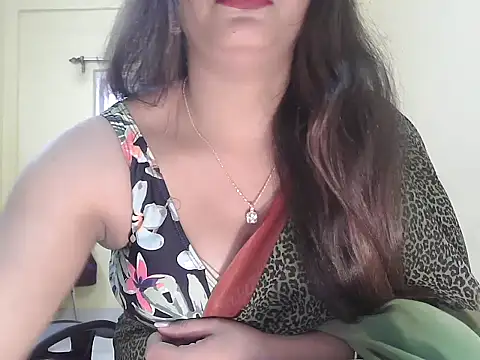 Model-Tanya online show from December 19, 2025, 9:33 am